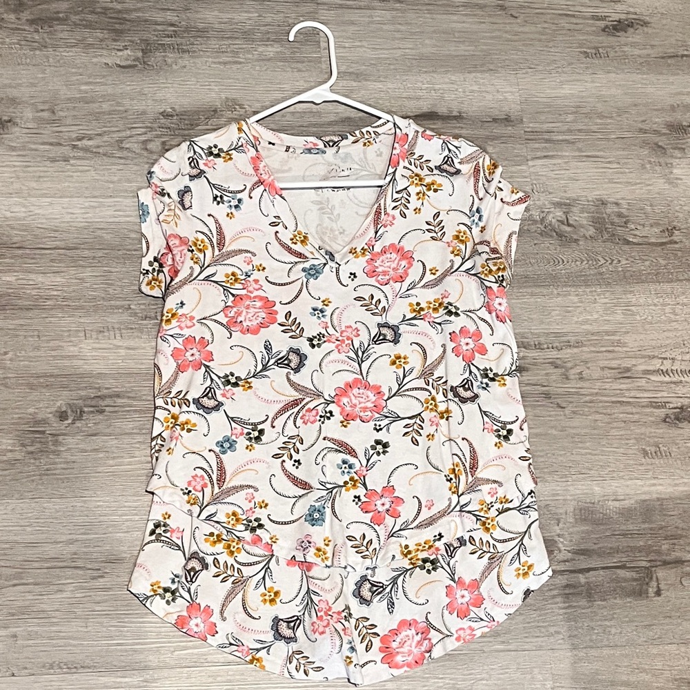 Printed V-Neck Boyfriend Nursing Tee XS